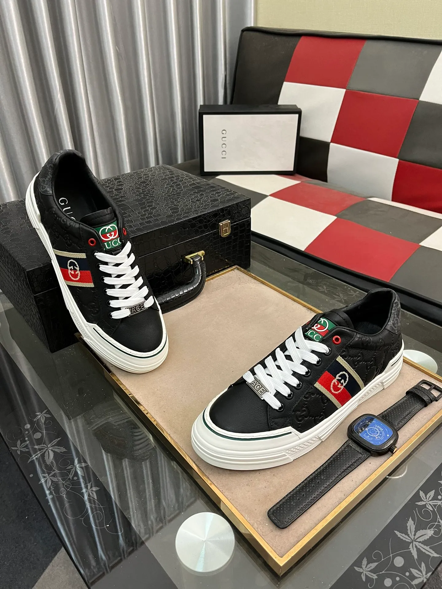 Men's shoes💰400⌚️⌚️[GUCCI] Gucci men's casual shoes are absolutely popular🔥The ultimate matching item for trendy men! The charm of super texture is irresistible, the main recommendation, the flower leather color is bright! The upper is made of high-quality cowhide + brand printed fabric, sheepskin feet, wear-resistant rubber sole, noble and elegant! Extremely comfortable🎁🎁You can be as handsome as you want💪 38-442⃣️colors available